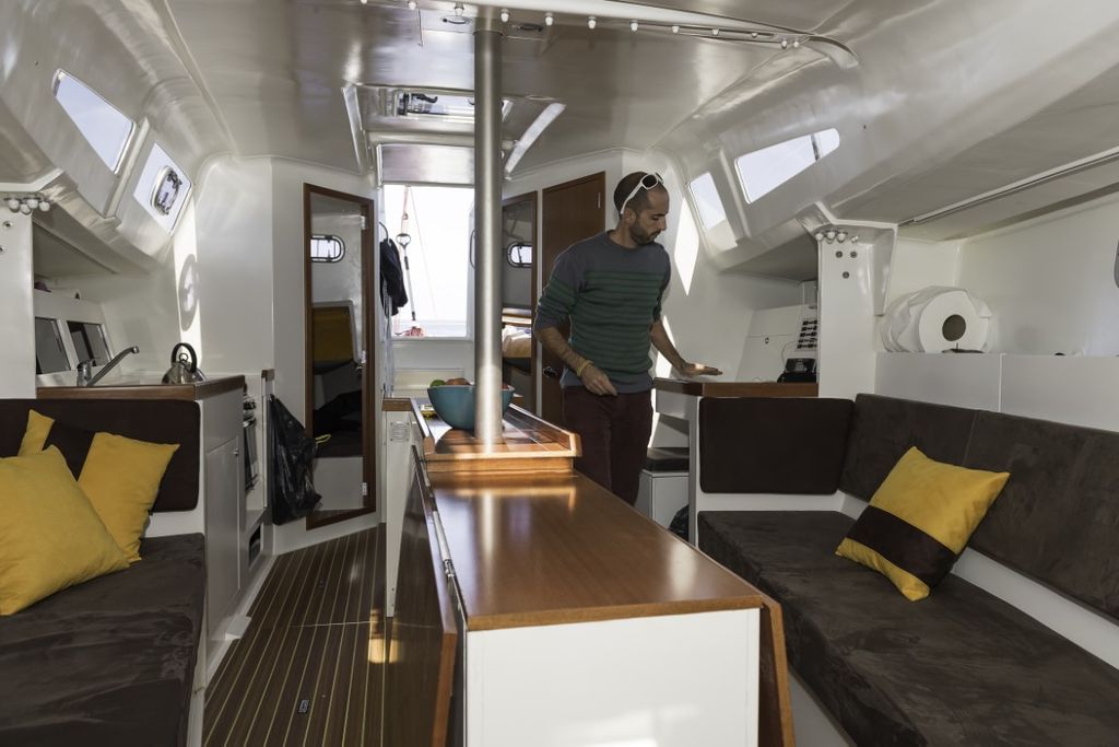 Amenagements du voilier Malango 1088 du chantier naval idbmarine à Trégunc en Finistère