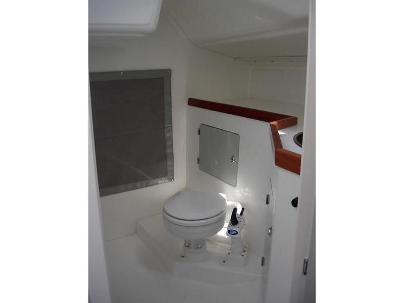 Amenagements du voilier Malango 999 du chantier naval idbmarine à Trégunc en Finistère