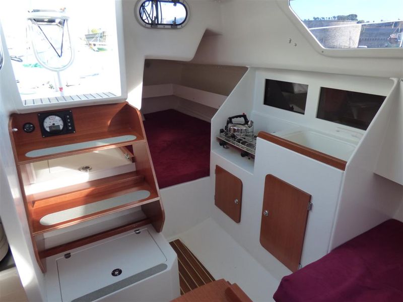 Amenagements du voilier Mojito 888 du chantier naval idbmarine &agrave; Tr&eacute;gunc en Finist&egrave;re