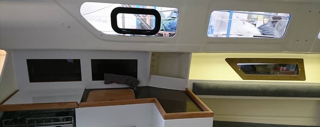 Amenagements du voilier Virgin Mojito 888 du chantier naval idbmarine à Trégunc en Finistère